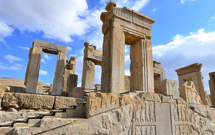 تاثير پوشش ايرانيان بر معمارى